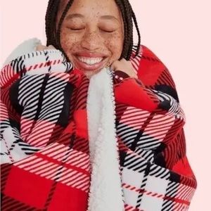 Victoria’s Secret Sherpa plush blanket- NEW in bag